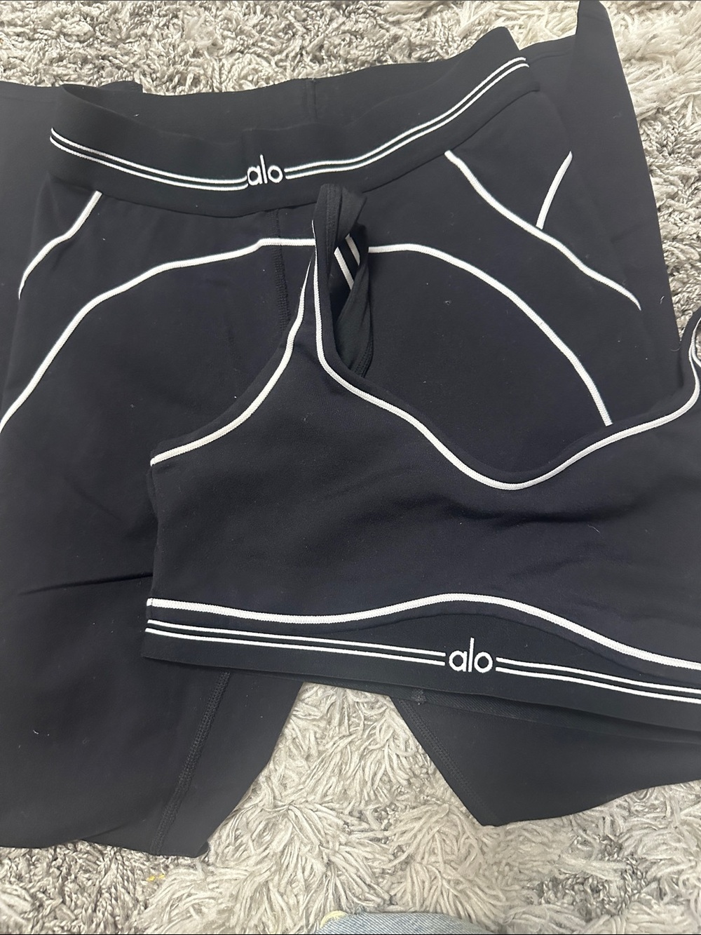 ALO SET Airbrush Heart Throb Bra & Leggings - Black/White - Picture 7 of 7